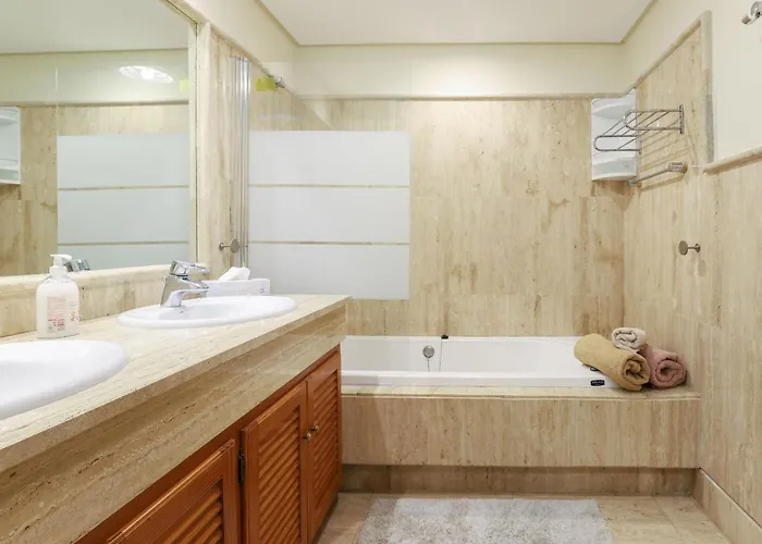 Monteros Palm - Sea & Pool View Апартаменти *