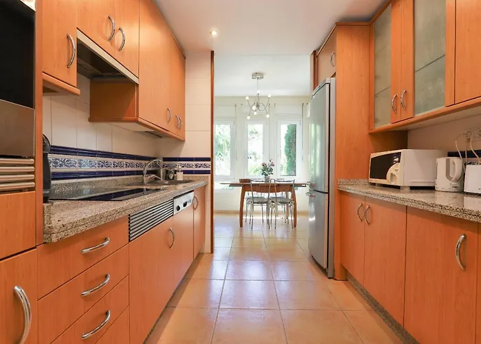 Monteros Palm - Sea & Pool View Апартаменти
